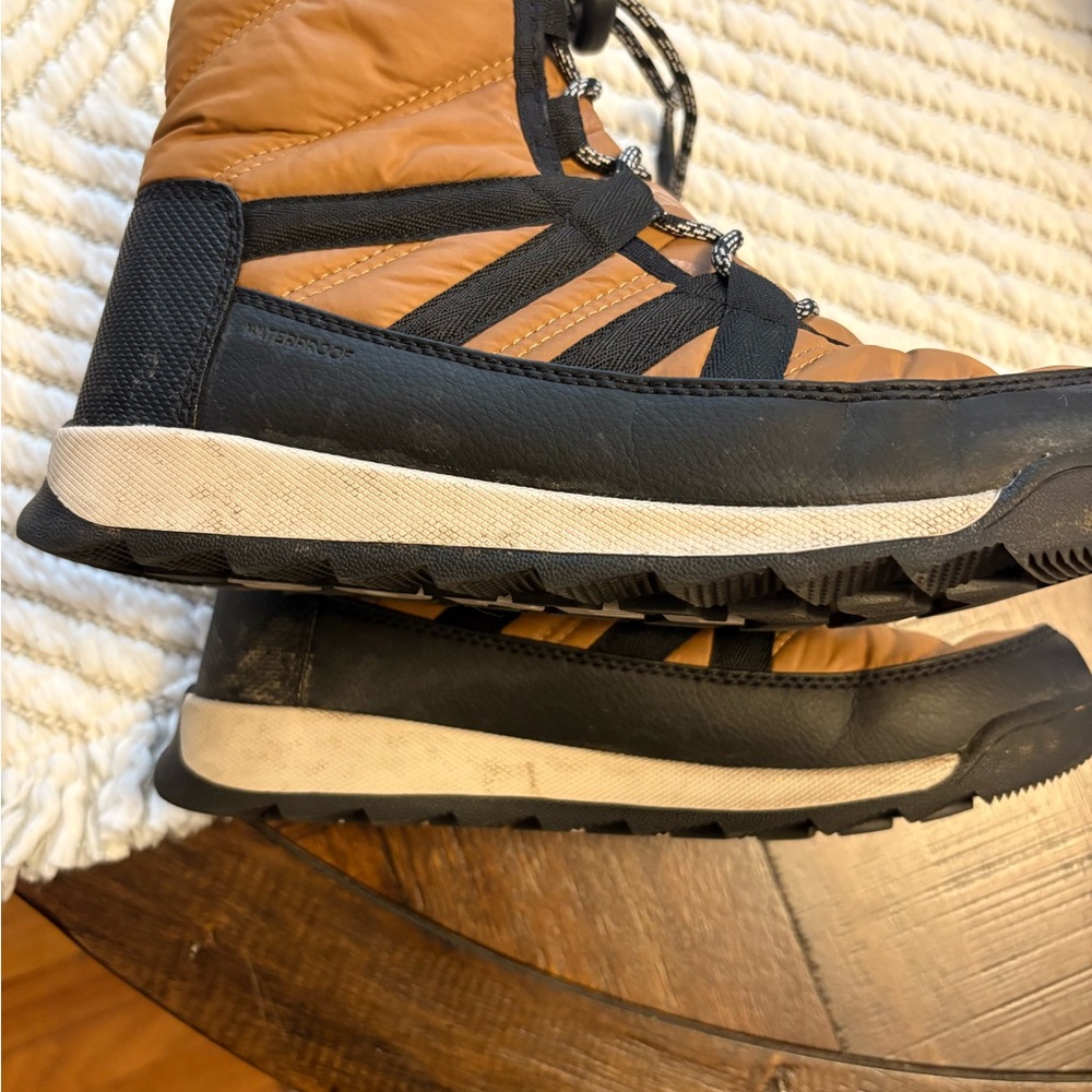 Sorel Tan and Black Durable Boots